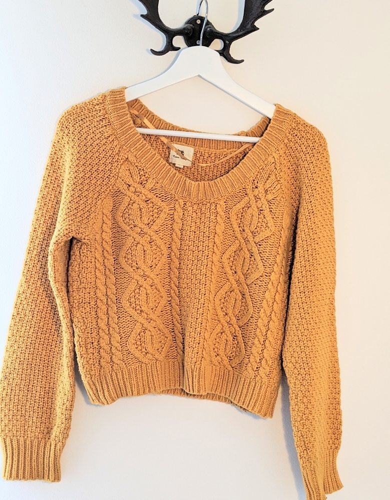 ♥️ Vintage yellow cropped sweater.
